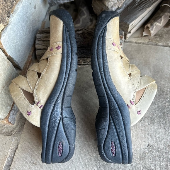 Keen light tan slip on leather Clogs footwear shoes NWOB Sz-6.5. C - Picture 3 of 8